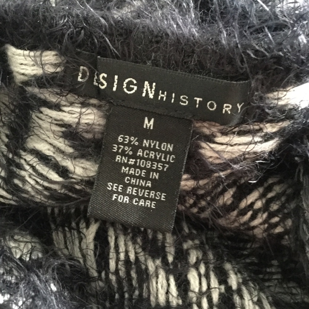 Design History-Beautiful Soft Fuzzy Cardigan. Sz M - image 8